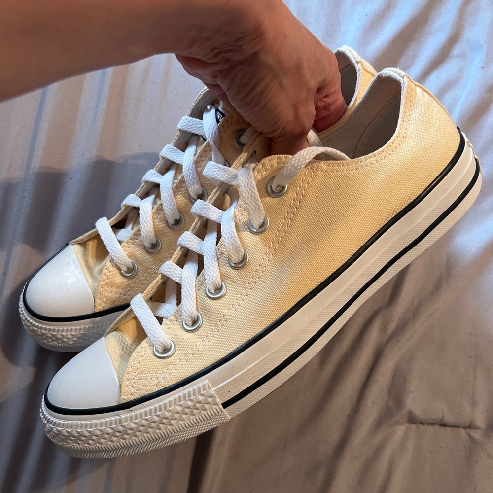 Converse All Stars Low-Top Sneakers in Yellow
